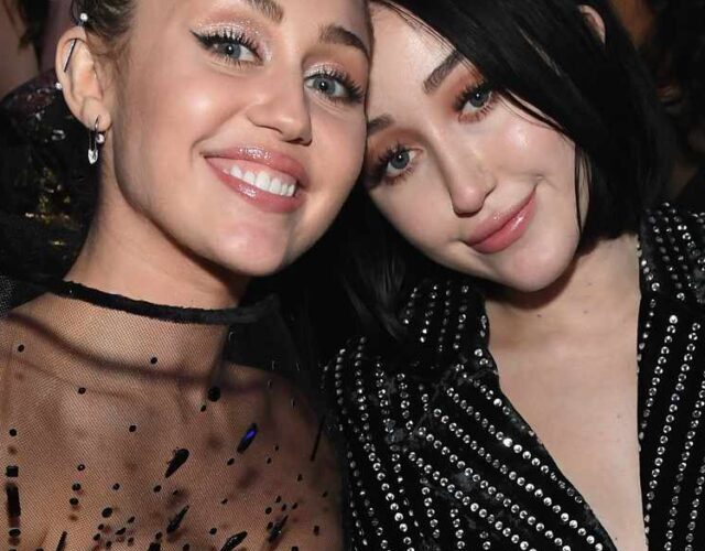 Cropped Noah Cyrus jpg highlighting signature fashion and modeling aesthetics
