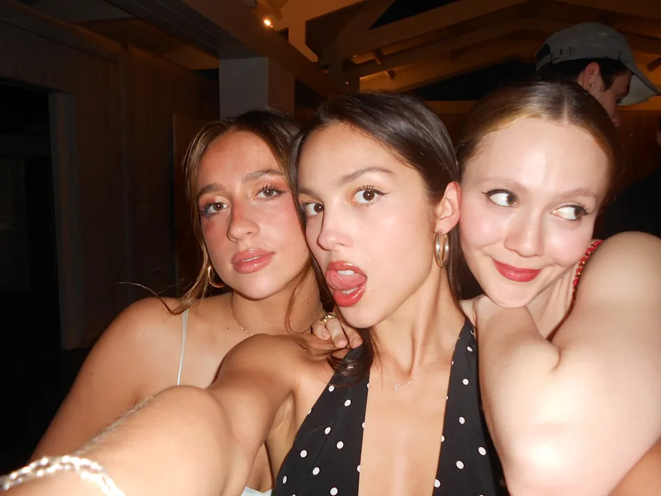Olivia Rodgrigo with friends