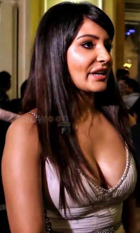 Anushka sharma young images
