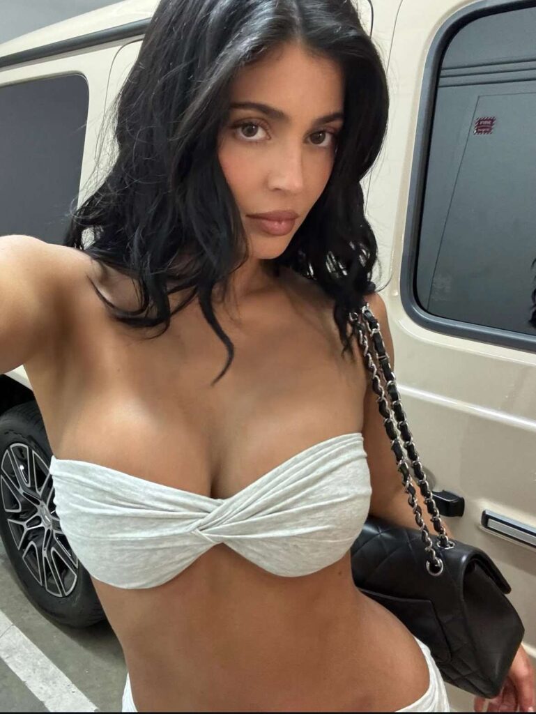 Kylie jenner selife photo