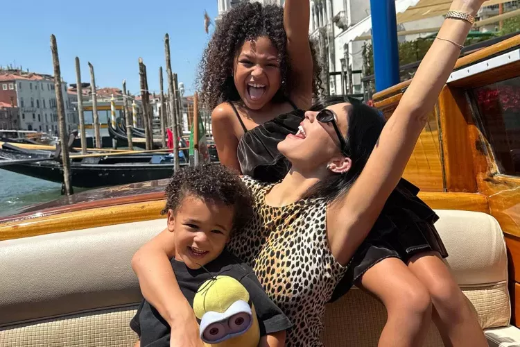 Kylie jenner vacation with kids