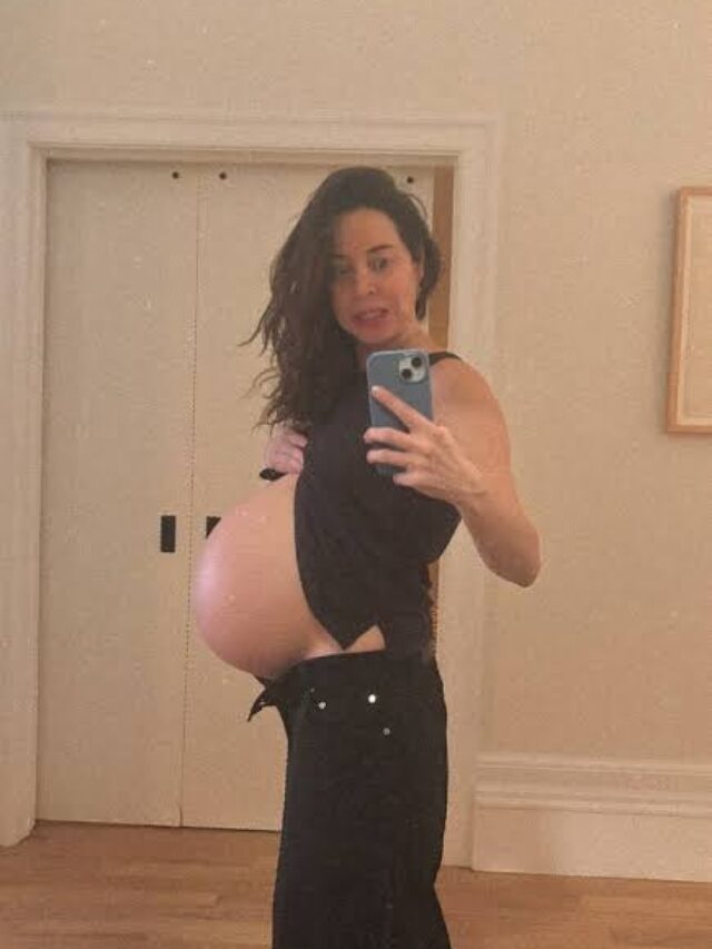 Aubrey Plaza Shares Candid Baby Bump Picture with Fans