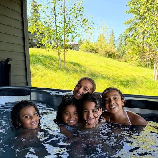 Khloé Kardashian Waterside Photo Sparks Buzz in New Family Update 15 khloe kardashian inline 4