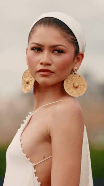 Zendaya Odyssey Press Tour: Greek Goddess Look Stuns Fans 17 Zendaya building massive global anticipation for The Odyssey movie release with fashion